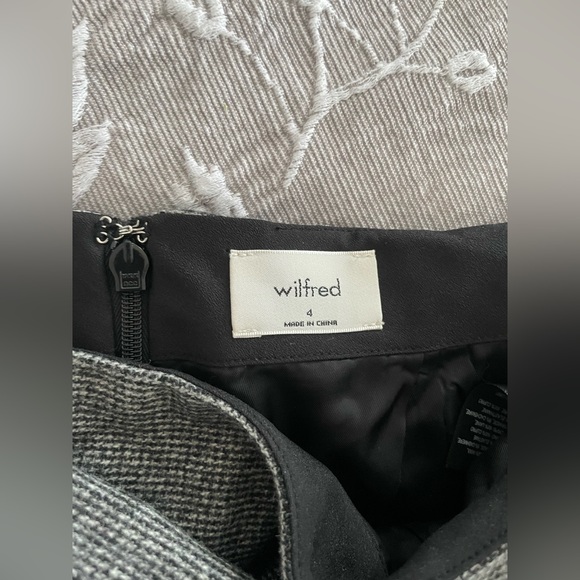 Aritzia Wilfred wrap front skirt size 4 - Picture 2 of 3